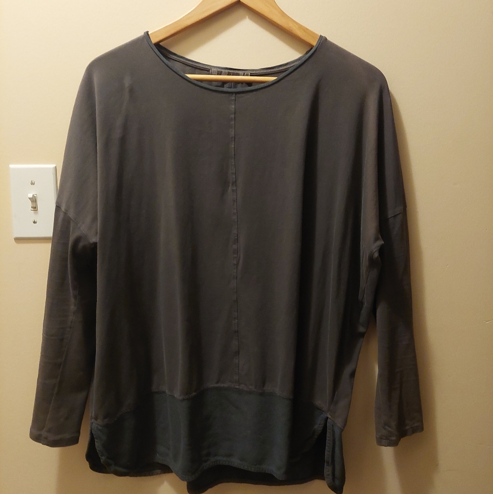 Classy, minimalistic blouse in size M